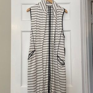 Black and white long Tart vest with pockets